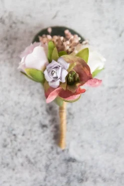 Ansteckblume mit bunten Stoffblüten<Esperanza Best