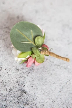 Ansteckblume mit bunten Stoffblüten<Esperanza Best