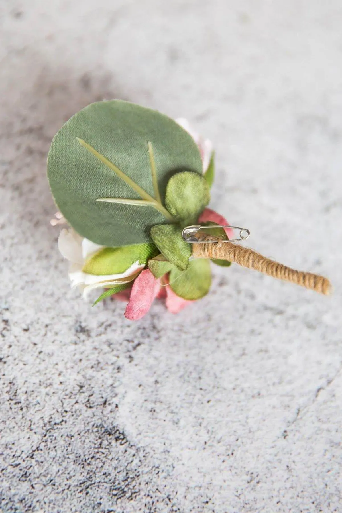 Ansteckblume mit bunten Stoffblüten<Esperanza Best