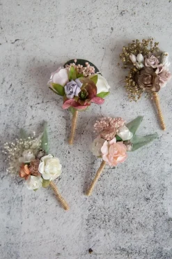 Ansteckblume mit bunten Stoffblüten<Esperanza Best