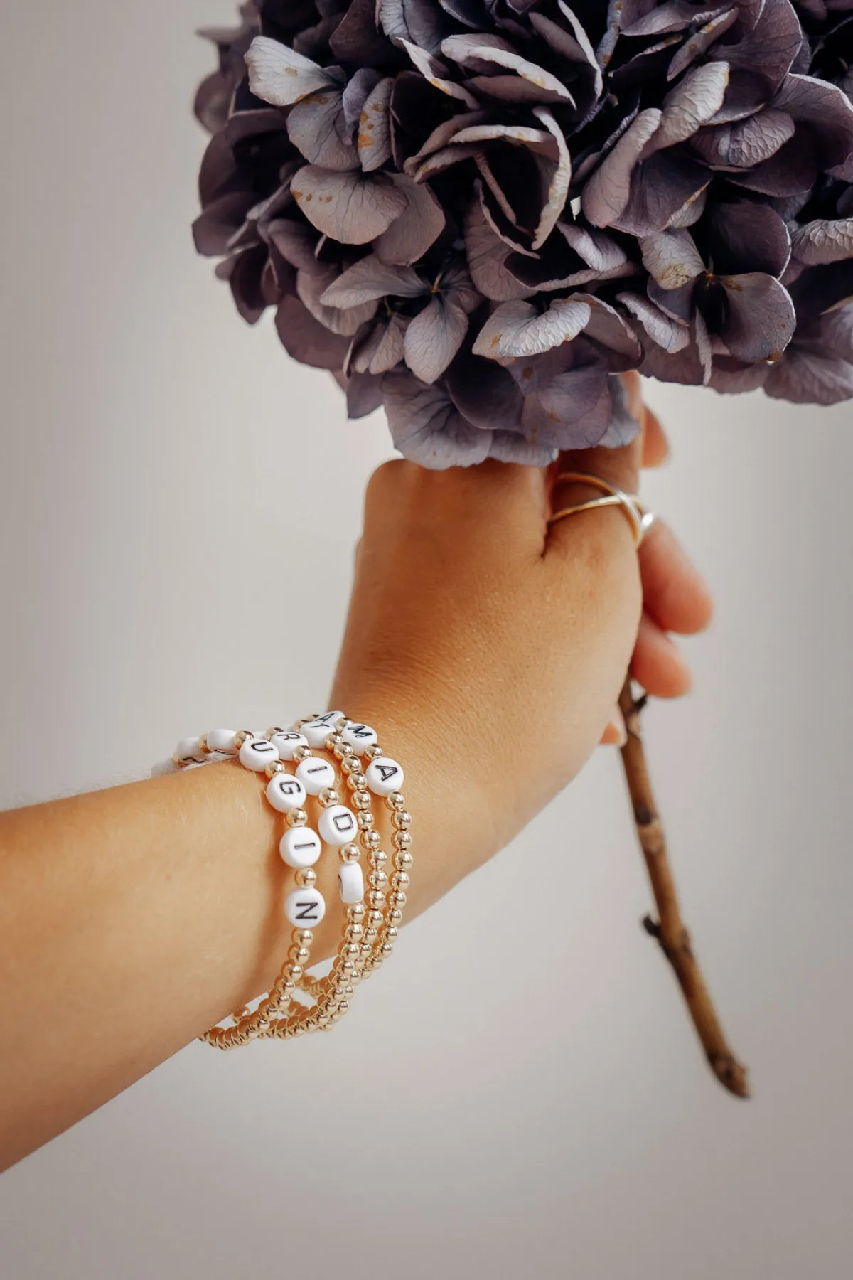 Armband mit goldfarbenen Perlen "Team Bride"<TrendingAbove Best