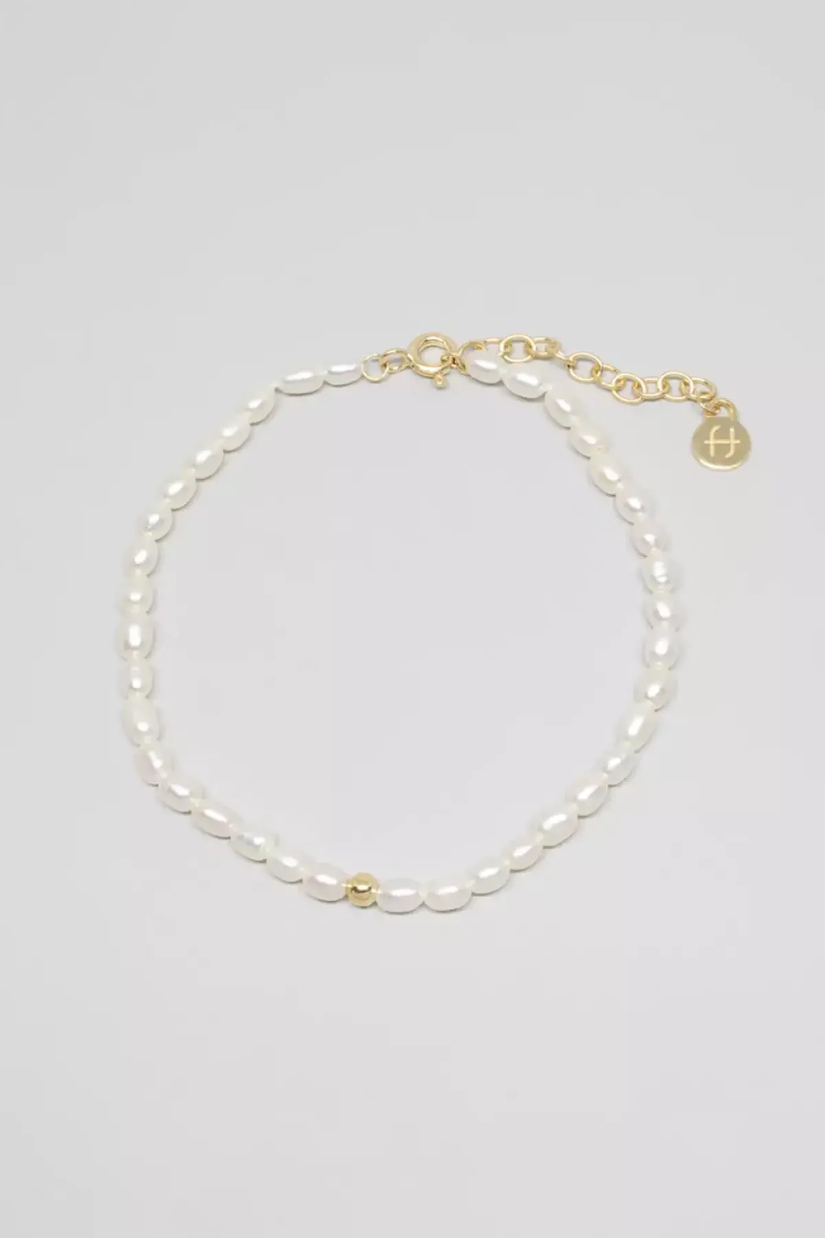 Armband mit kleinen Süßwasserperlen und Detail-Perle<Fejn jewelry Online