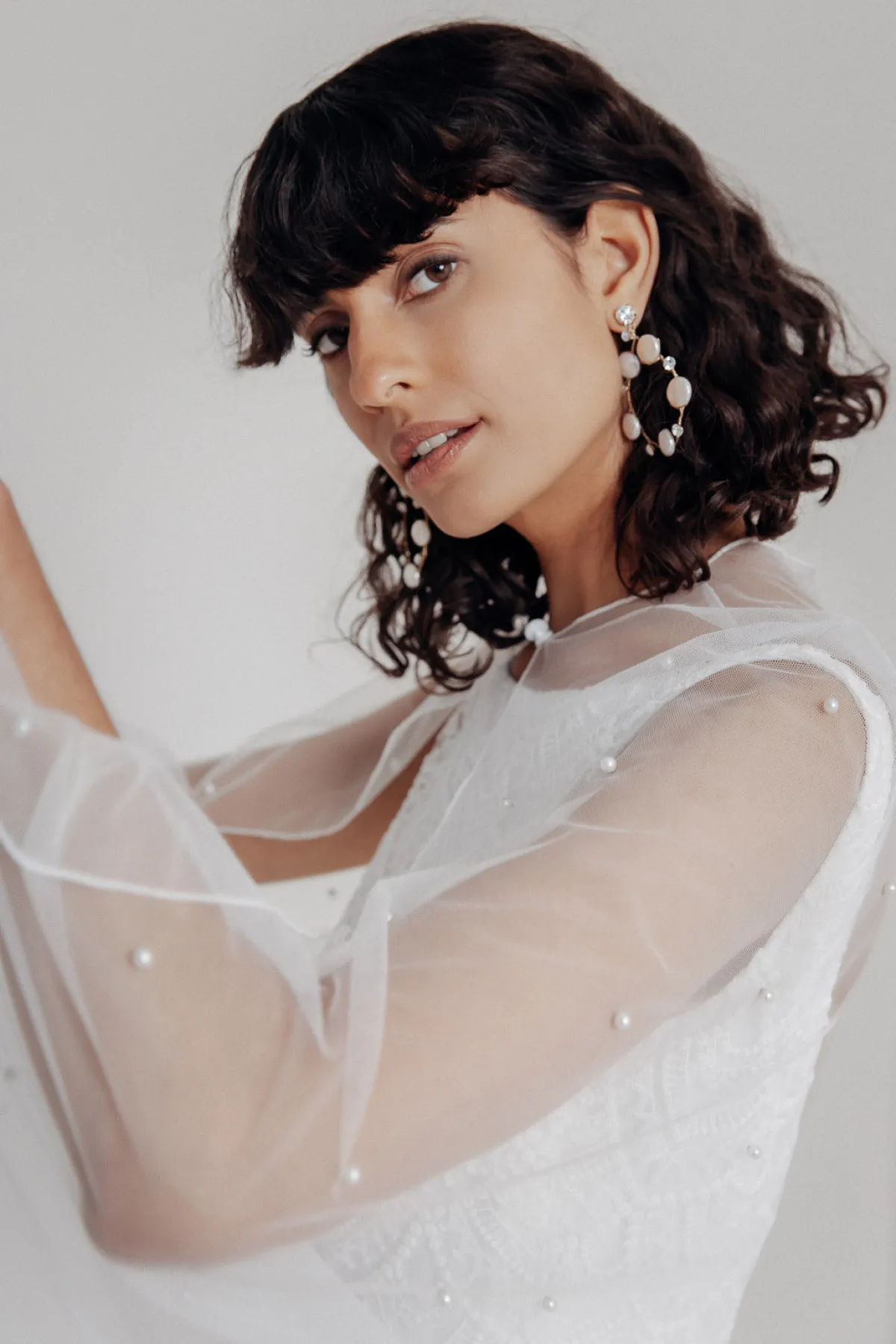 Bodenlanges Braut Cape mit Schmuckperlen<Untamed Petals Best