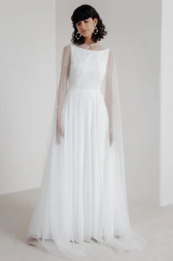 Bodenlanges Braut Cape mit Schmuckperlen<Untamed Petals Best