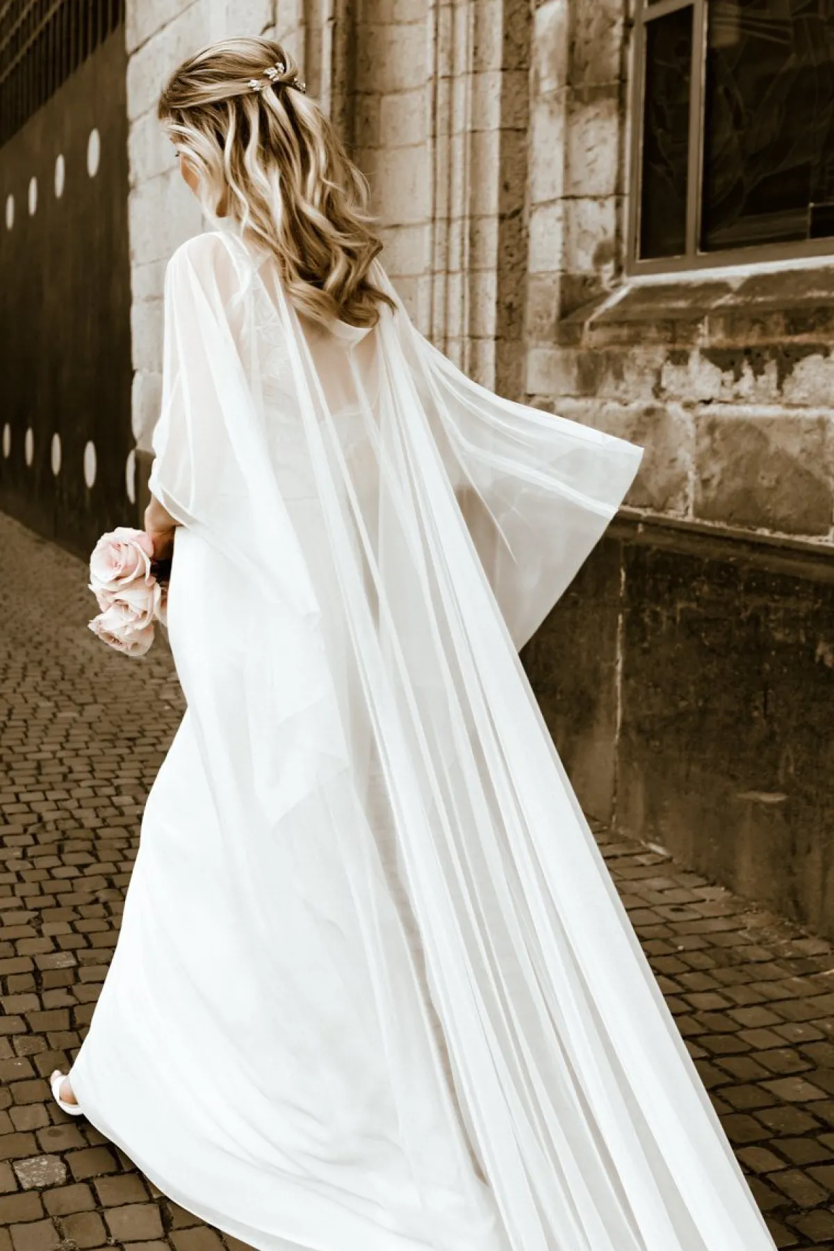 Braut Cape aus Softtüll mit Schleppe – Niamh<noni Online