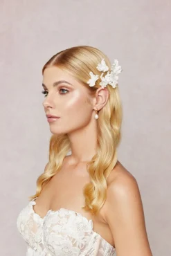 Braut Haarkamm mit Seidenblüten<Novia Blanca Sale