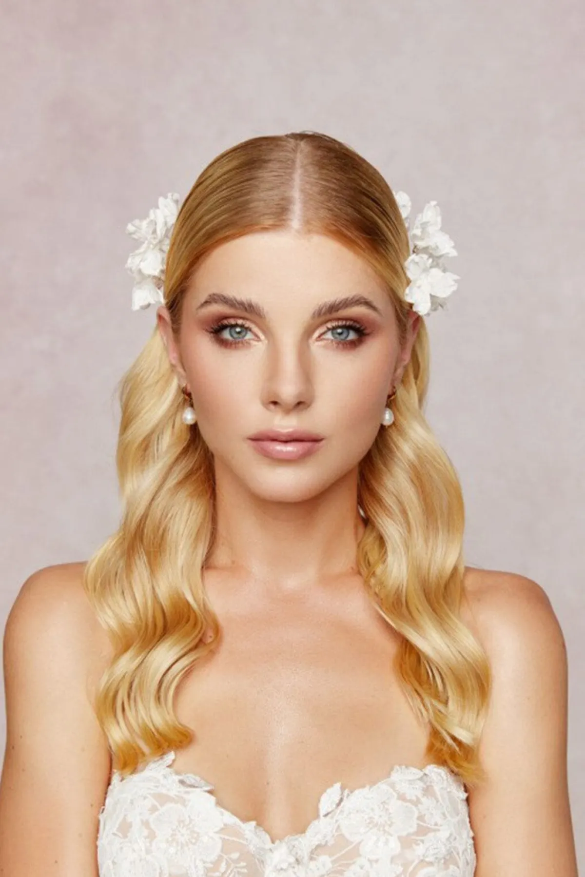 Braut Haarkamm mit Seidenblüten<Novia Blanca Sale