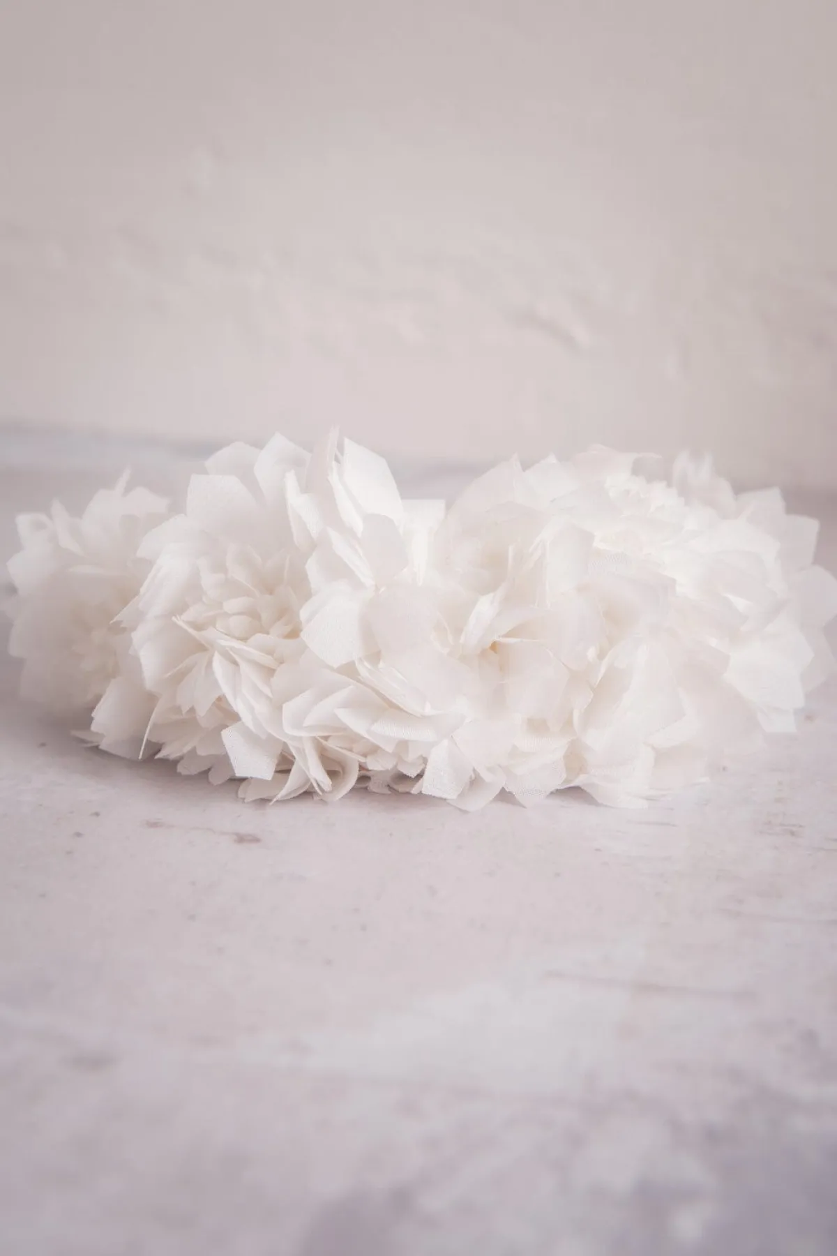 Braut Haarreif mit Organdy-Blüten in Ivory<Carla Best