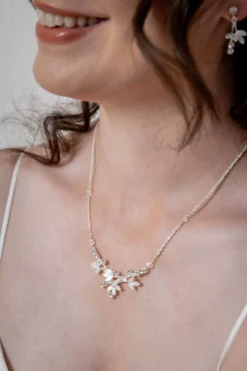 Braut Halskette mit Blätter- und Strass-Details<Weise Clearance