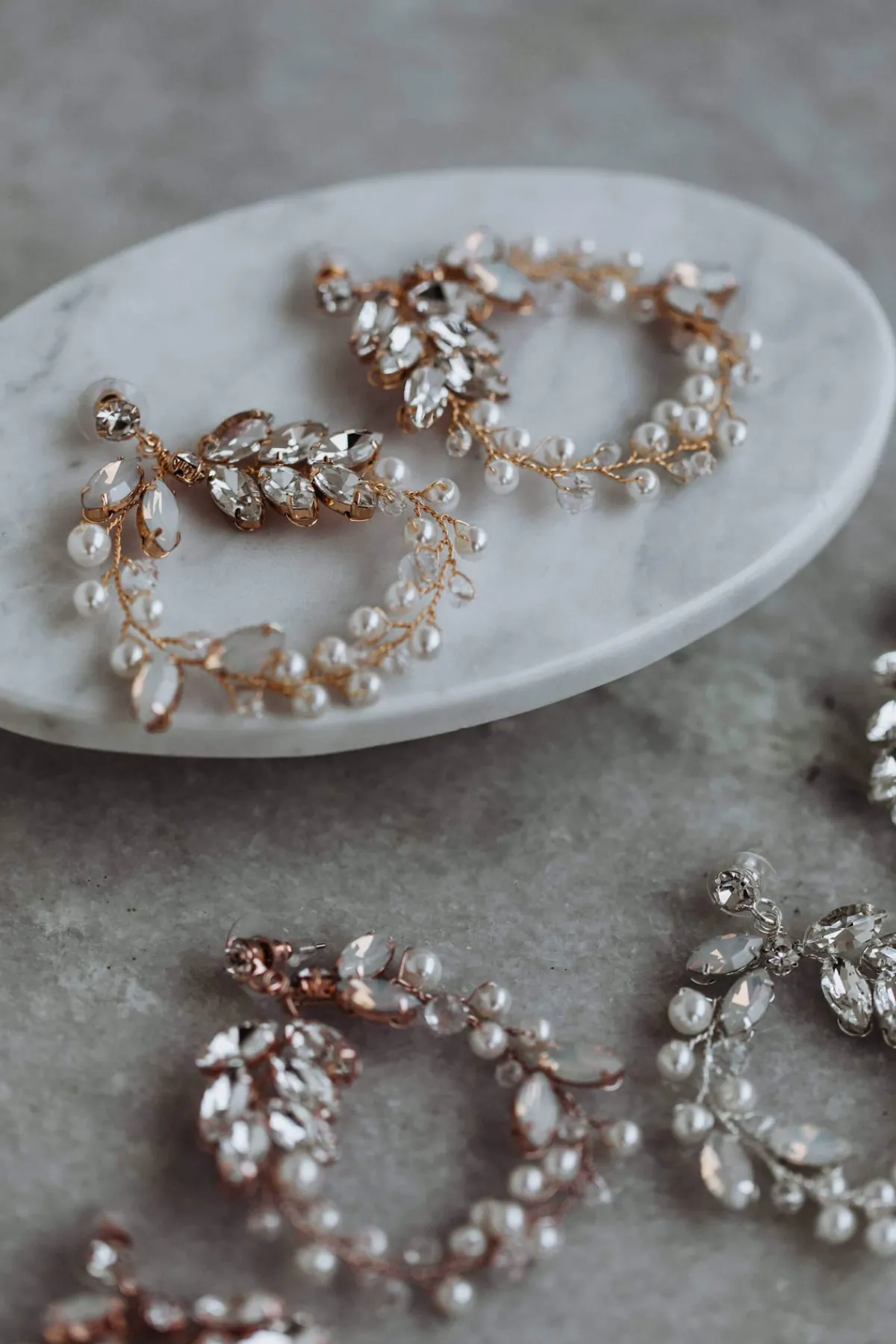 Braut Ohrringe mit Strass und Perlen in Kreisform<La Chia Clearance