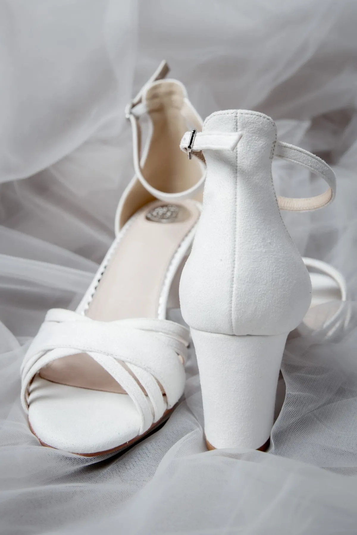 Braut Sandale aus Velours – Frankie | The<Perfect Bridal Company Online