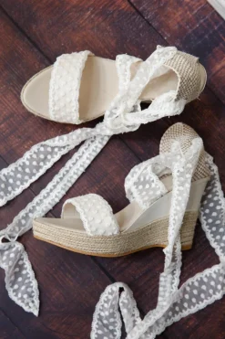 Braut Sandaletten, Wedges mit Bändern und Pünktchenmuster - Megan<BridalAmanecer Sale