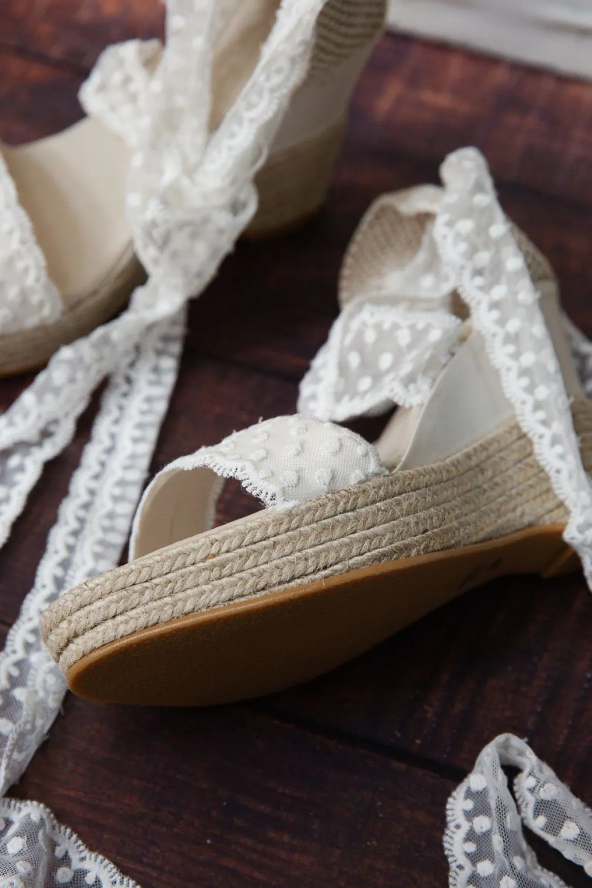 Braut Sandaletten, Wedges mit Bändern und Pünktchenmuster - Megan<BridalAmanecer Sale