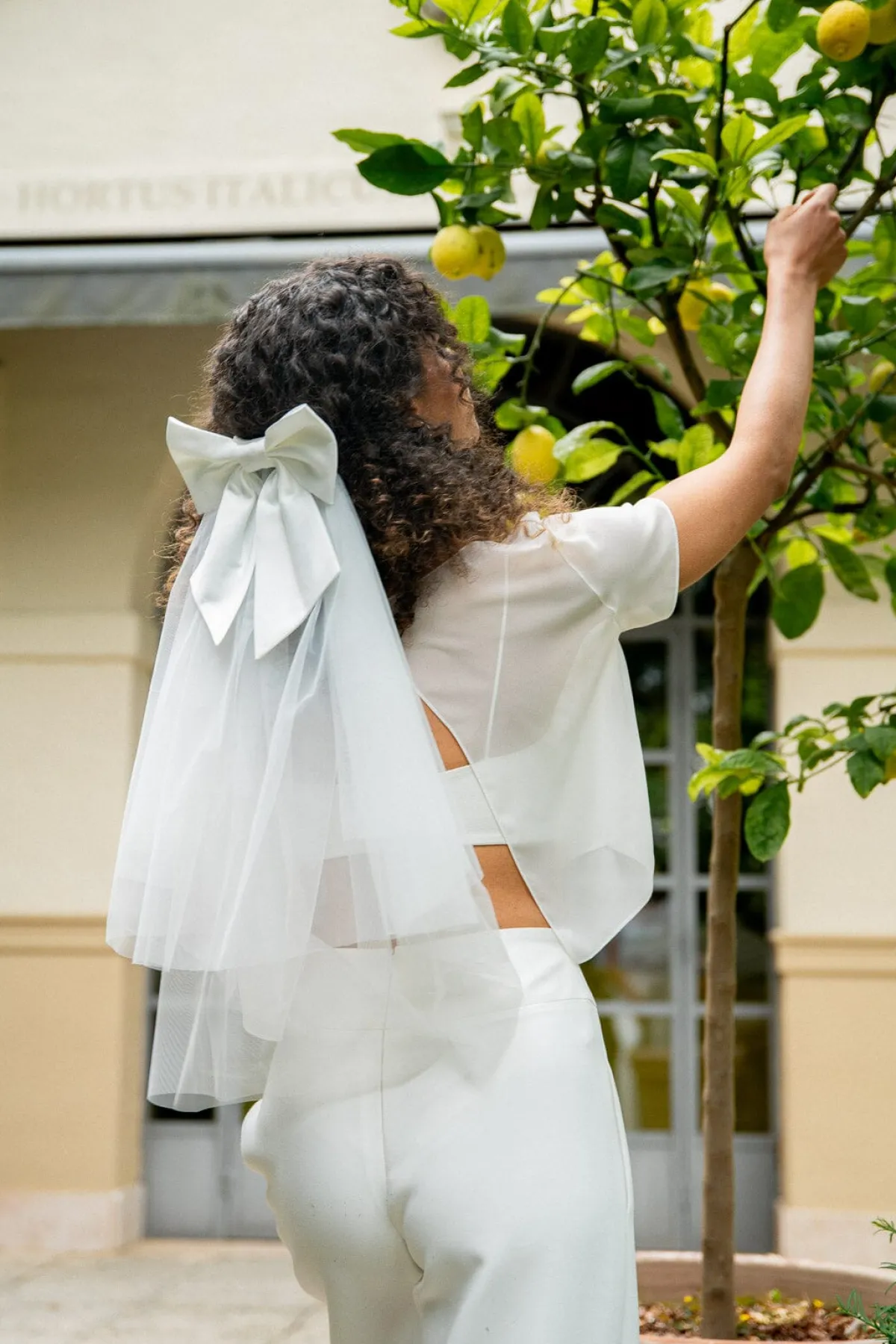 Brautschleier aus Softtüll mit Schleifen-Detail | The<Perfect Bridal Company New