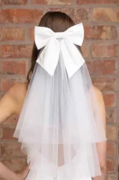 Brautschleier aus Softtüll mit Schleifen-Detail | The<Perfect Bridal Company New