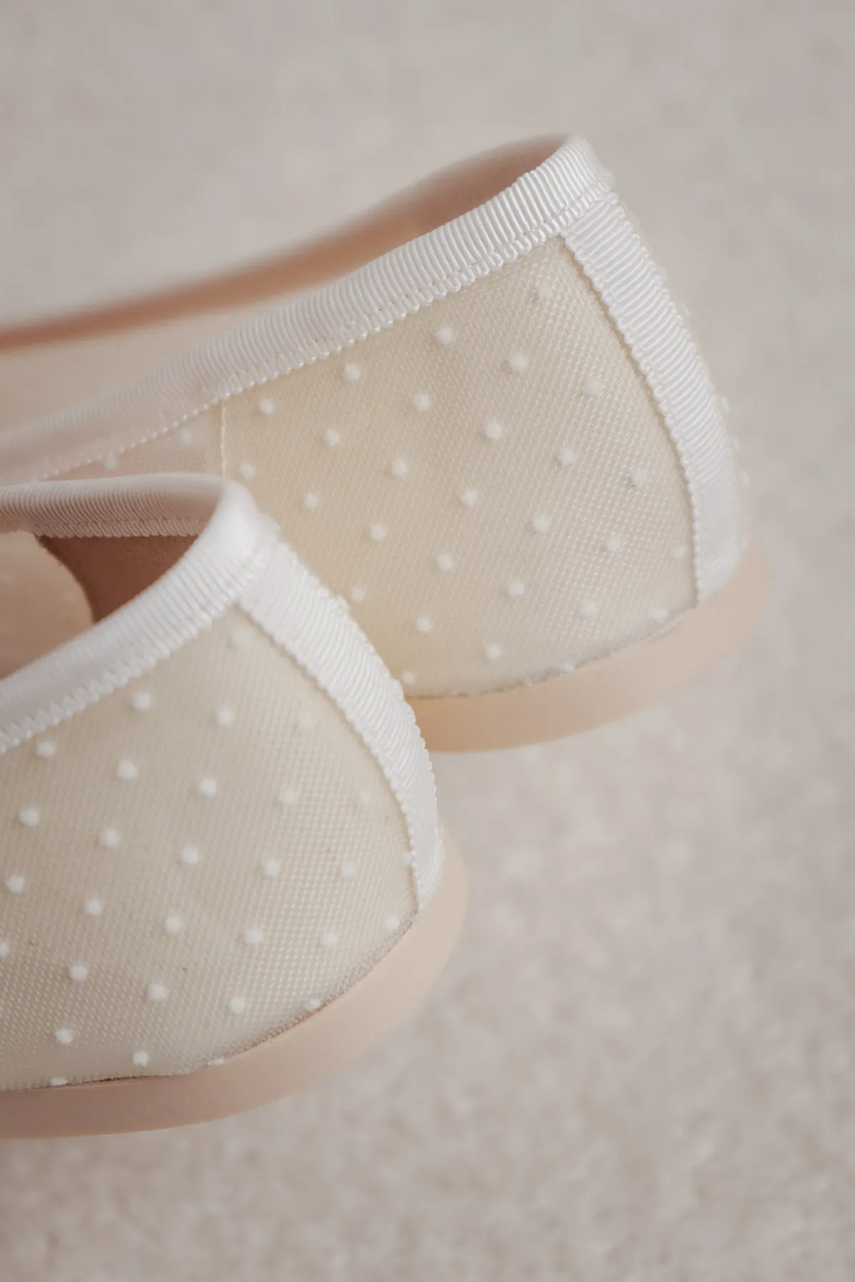 Brautschuh mit Tupfen - Marilyn Daphne Perla rund<Pretty Ballerinas Hot
