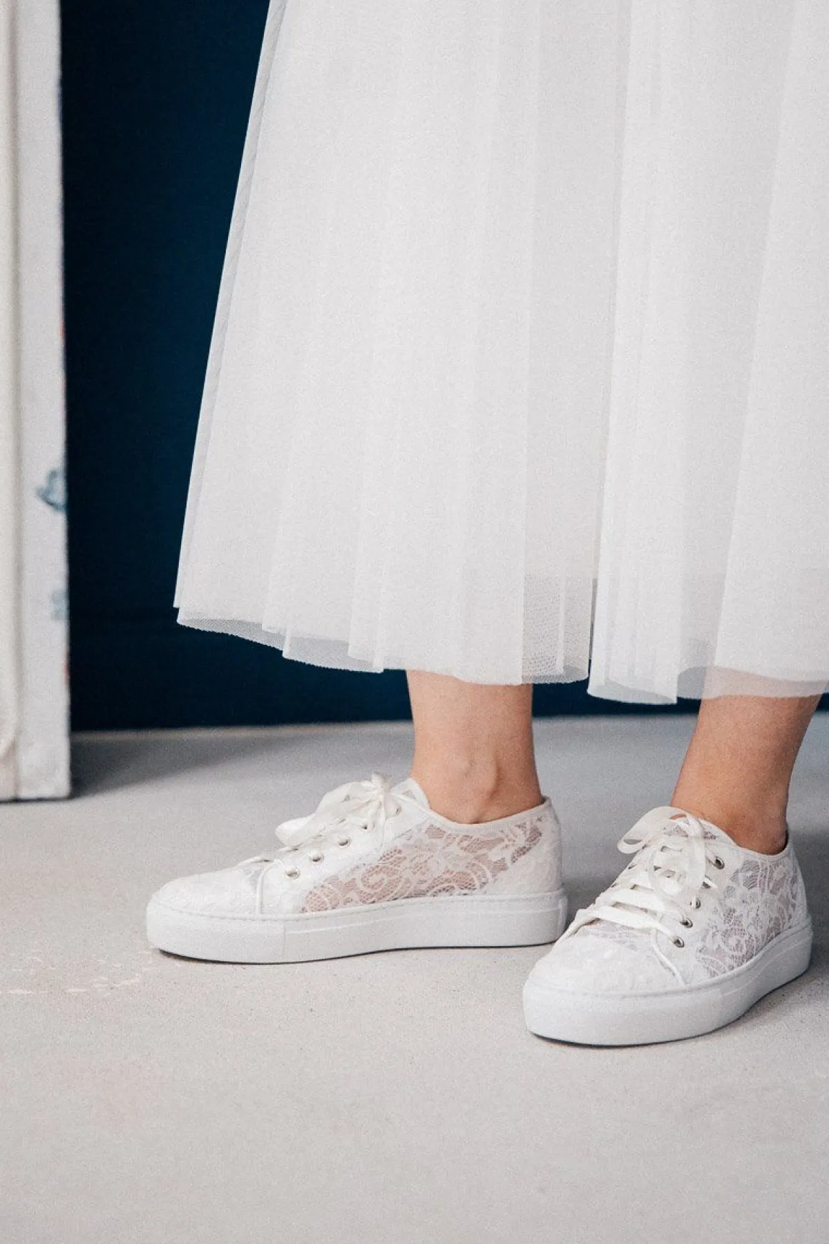 Braut Sneakers mit Spitze und Satinschnürsenkeln - Nelli Pearl Lace<Elsa Coloured Shoes Outlet
