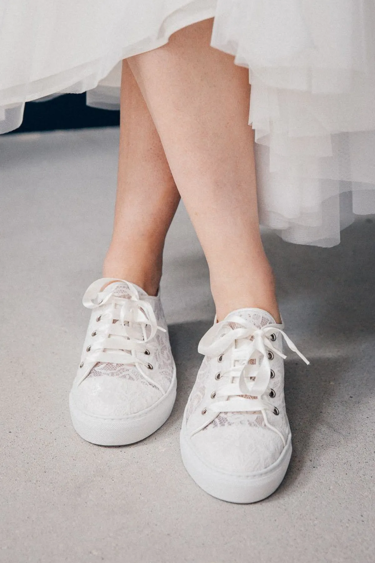 Braut Sneakers mit Spitze und Satinschnürsenkeln - Nelli Pearl Lace<Elsa Coloured Shoes Outlet