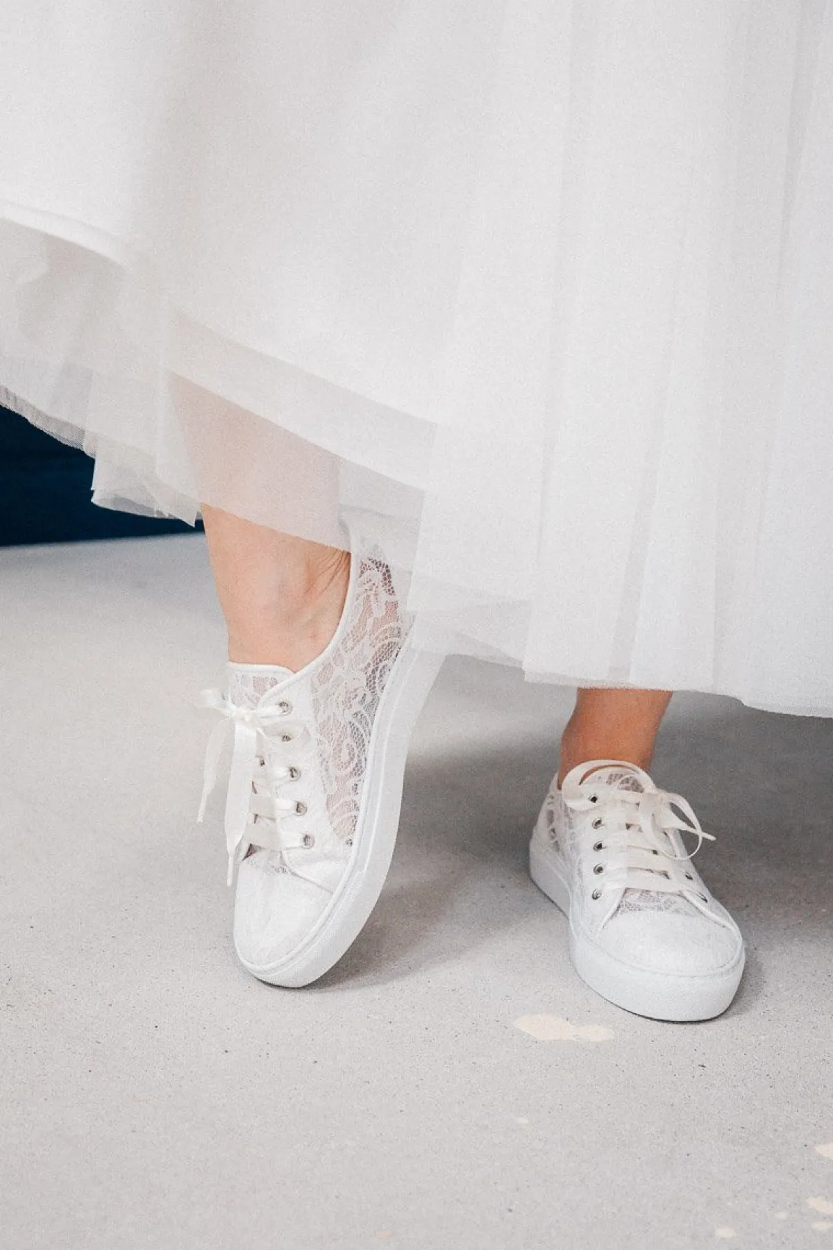 Braut Sneakers mit Spitze und Satinschnürsenkeln - Nelli Pearl Lace<Elsa Coloured Shoes Outlet