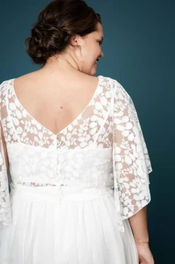 Braut Top aus Botanikspitze mit weiten Flügelärmeln – Lucy Curvy<noni Sale
