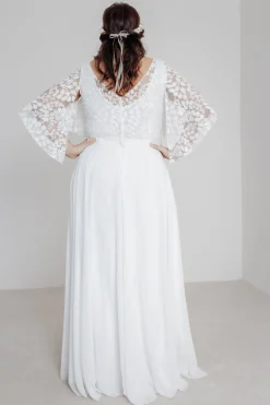 Braut Top aus Botanikspitze mit weiten Flügelärmeln – Lucy Curvy<noni Sale