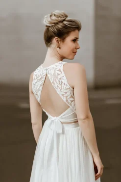 Braut Top mit Blätter-Muster und Rückenausschnitt – Emilia<noni Outlet