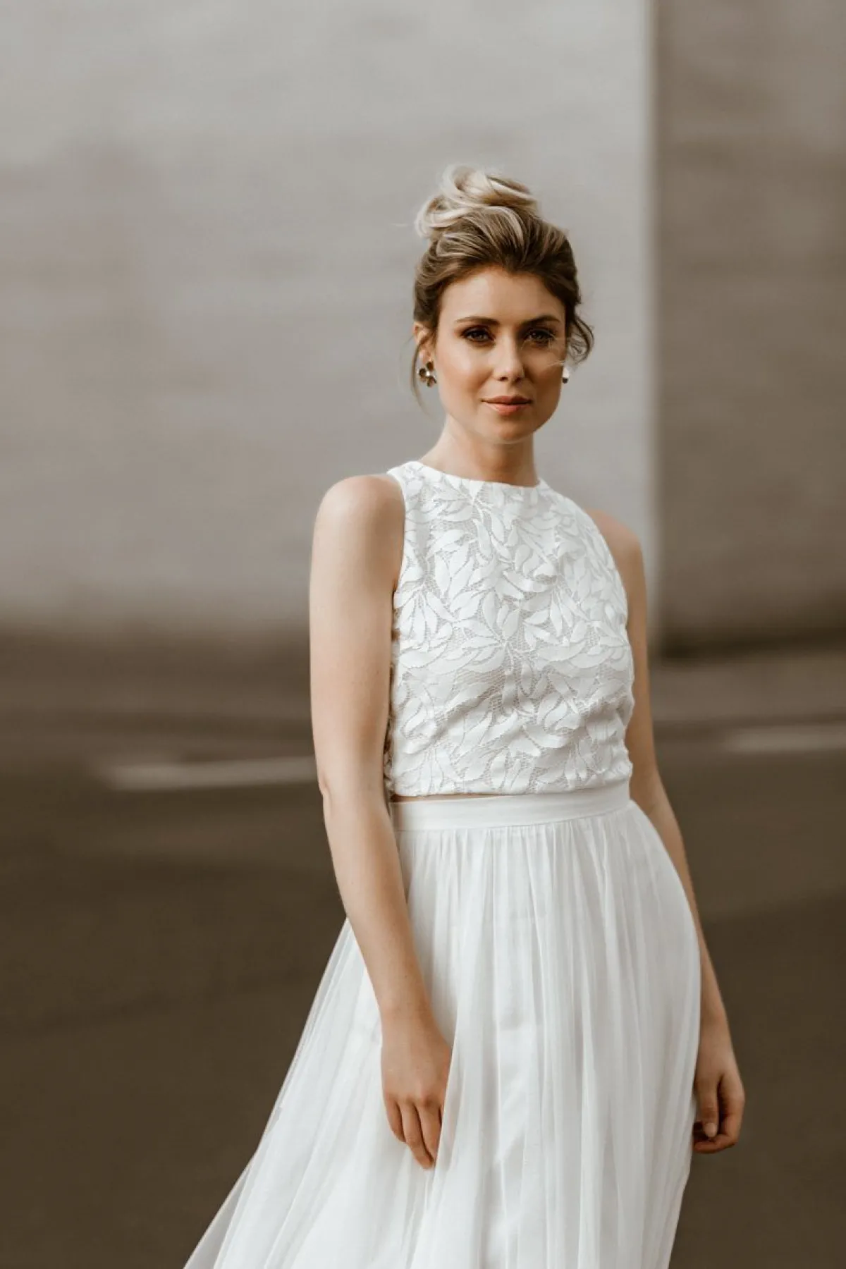 Braut Top mit Blätter-Muster und Rückenausschnitt – Emilia<noni Outlet