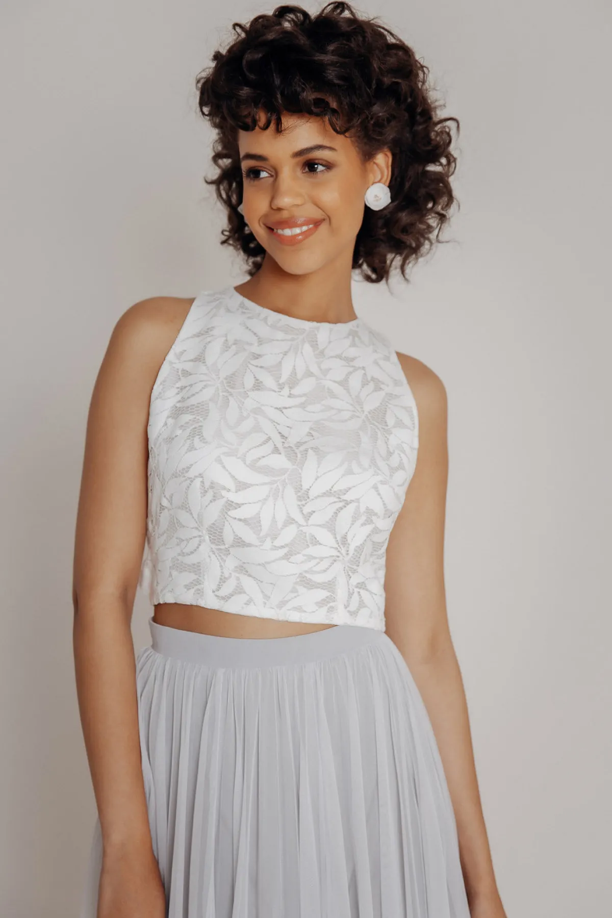 Braut Top mit Blätter-Muster und Rückenausschnitt – Emilia<noni Outlet