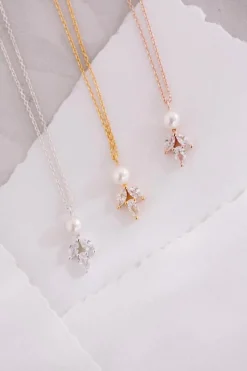 Elegante Braut Halskette mit Kristallen und Perle - Simply Delightful<Juvelan Best