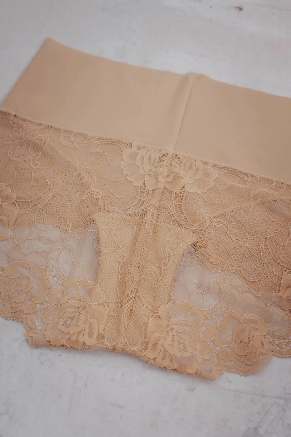 Figurformende Mid-Waist Spitzenshorts in Nude<Poirier Outlet