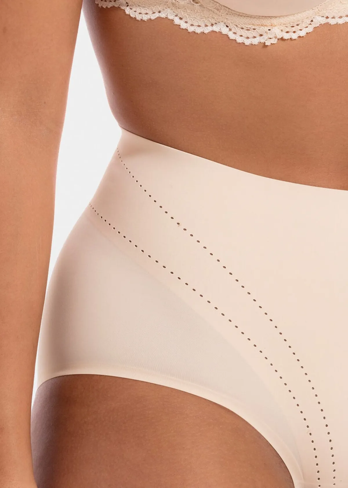 Figurformender Slip in Beige – Dream Shaper Brief<MAGIC Body Fashion