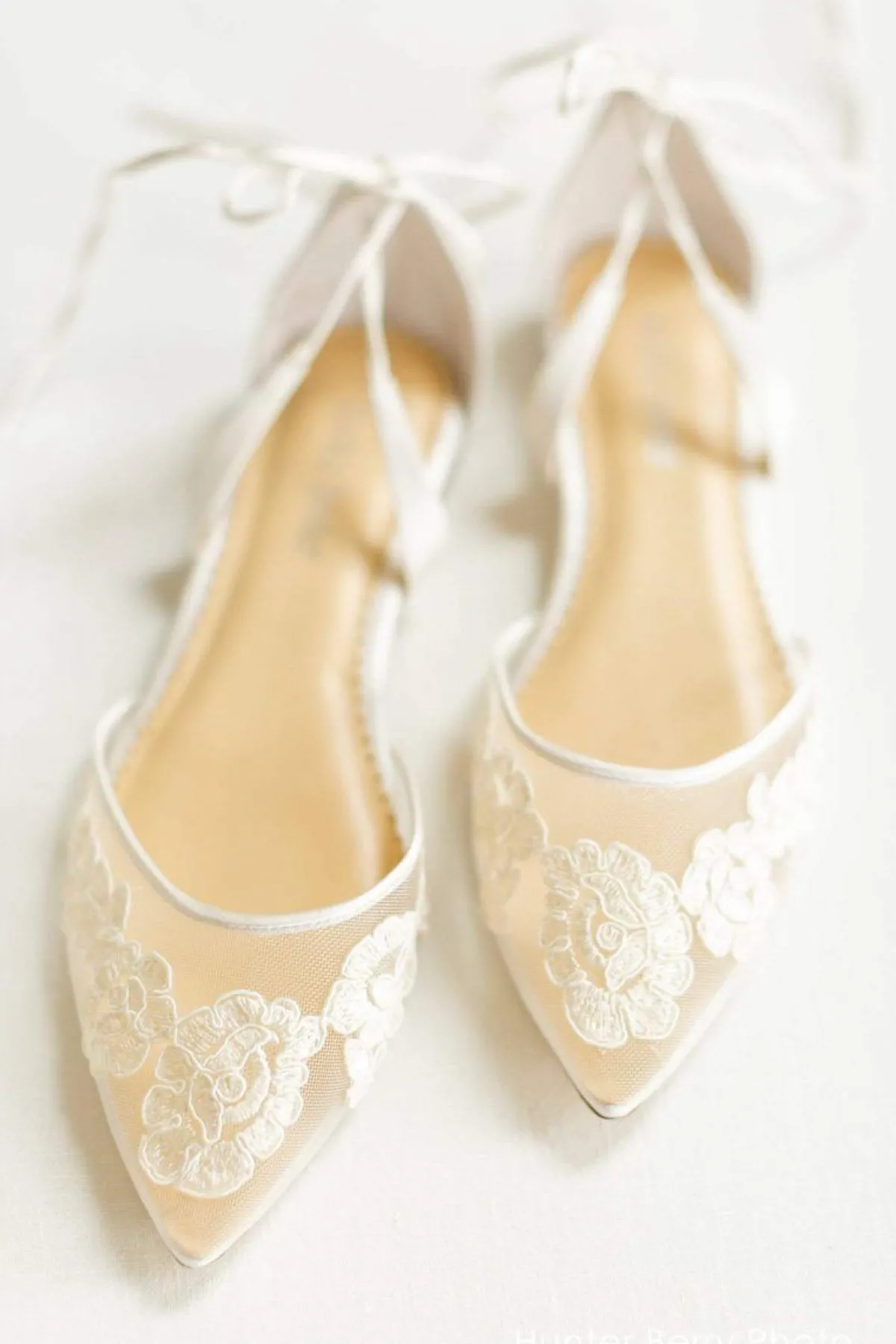 Flache Brautschuhe mit Spitze – Alicia Ivory Shoes<Bella Belle