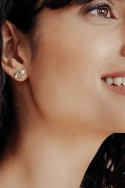 Funkelnde Ohrstecker mit kubistischem Kristall und Perle - Trinity<Juvelan Best