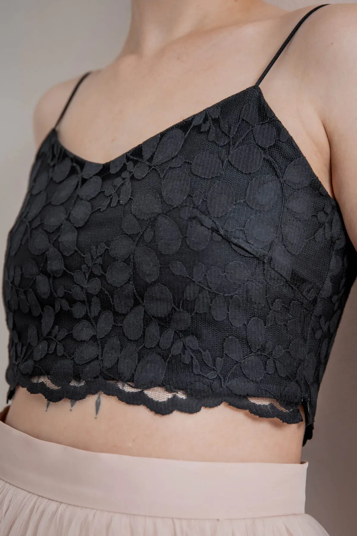 Gemustertes Spitzentop – Norine Cropped Black<noni Best