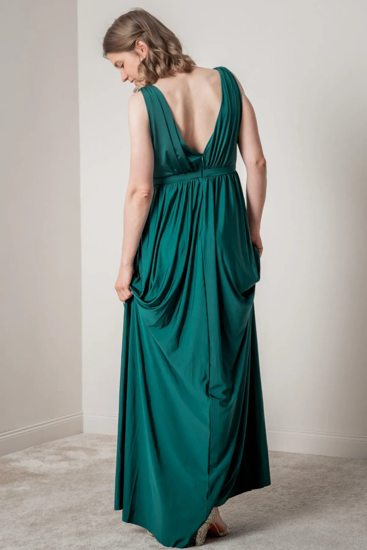 Grünes Brautjungfernkleid mit V-Ausschnitt |<Eliza & Ethan Sale