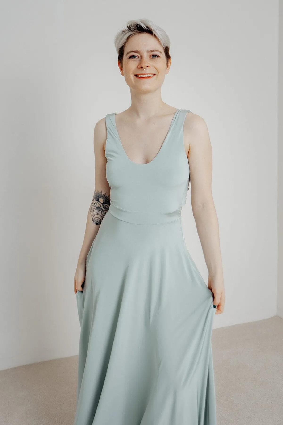 Grünes Brautjungfernkleid – Reverse Gown Sage<twobirds Hot