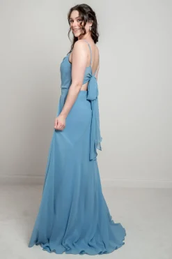 Hellblaues Abendkleid mit Rückendetail | <Glam & Grace Outlet
