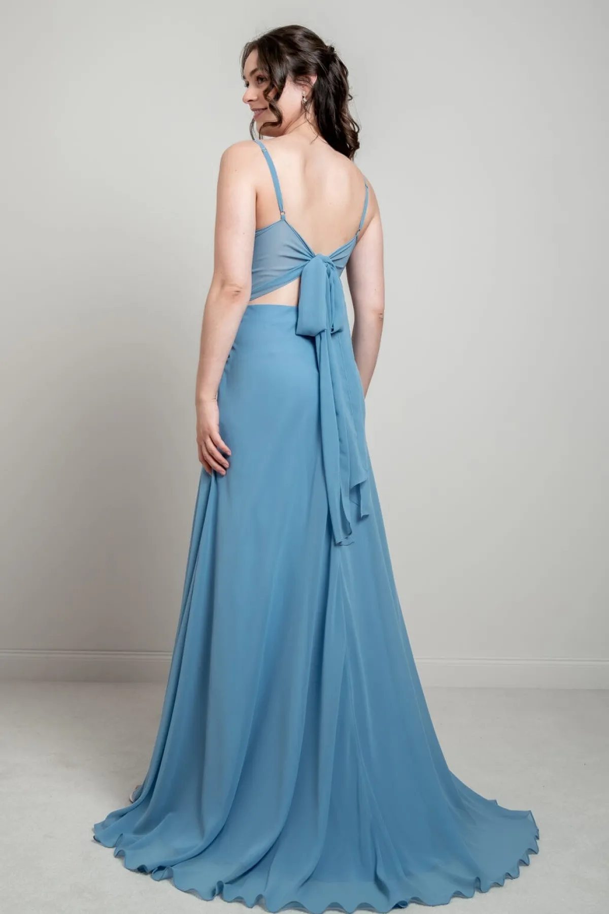 Hellblaues Abendkleid mit Rückendetail | <Glam & Grace Outlet