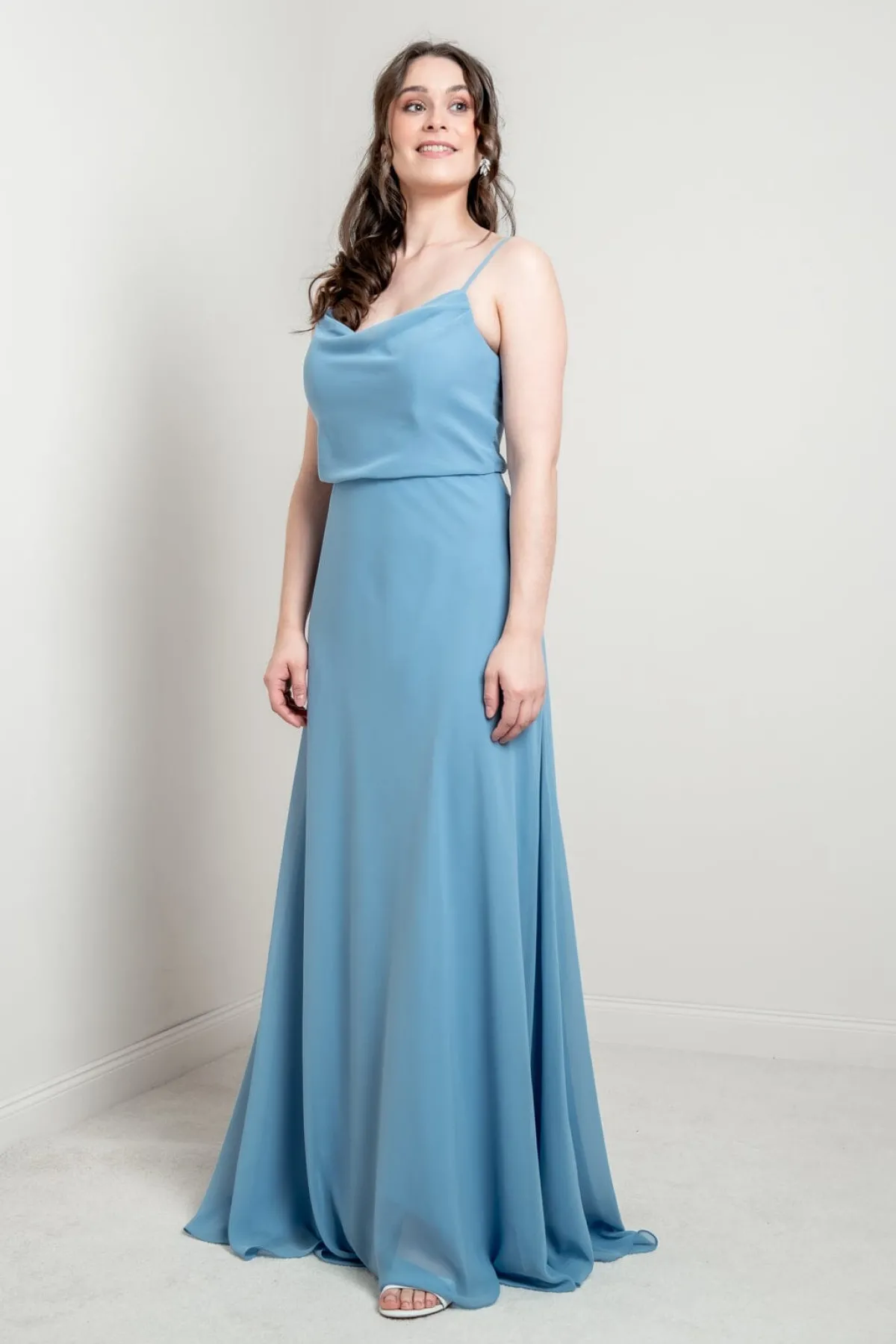 Hellblaues Abendkleid mit Rückendetail | <Glam & Grace Outlet