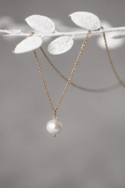 Kette mit rundem Perlen-Anhänger und kleinem Kristall – Blooming Beauty<Juvelan Sale