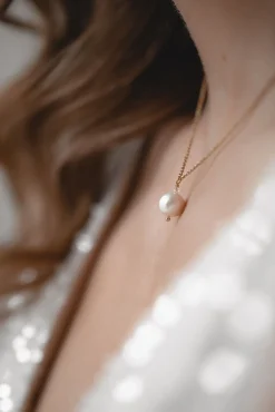 Kette mit rundem Perlen-Anhänger und kleinem Kristall – Blooming Beauty<Juvelan Sale