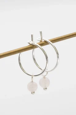 Kleine Creolen mit Anhängern aus Halbedelstein oder Perlen – Gemstone Hoops<fejn jewelry Outlet