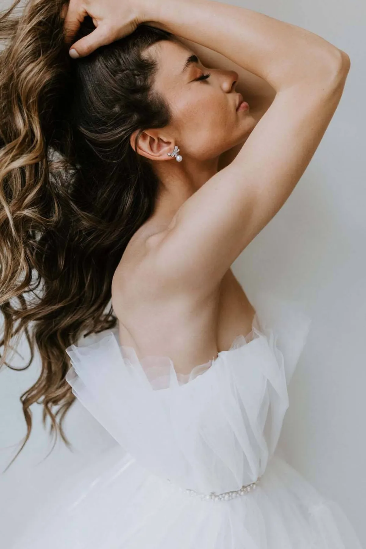 Kleine Ohrstecker mit Kristallschleife und Perle<Untamed Petals Hot