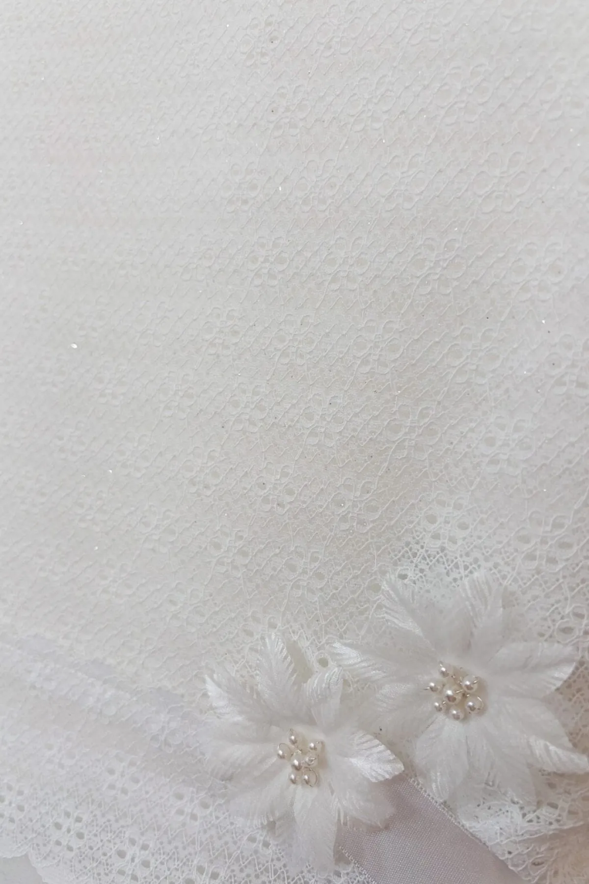 Kommunionkleid mit Glitzer und Blütenverzierung<Weise Sale
