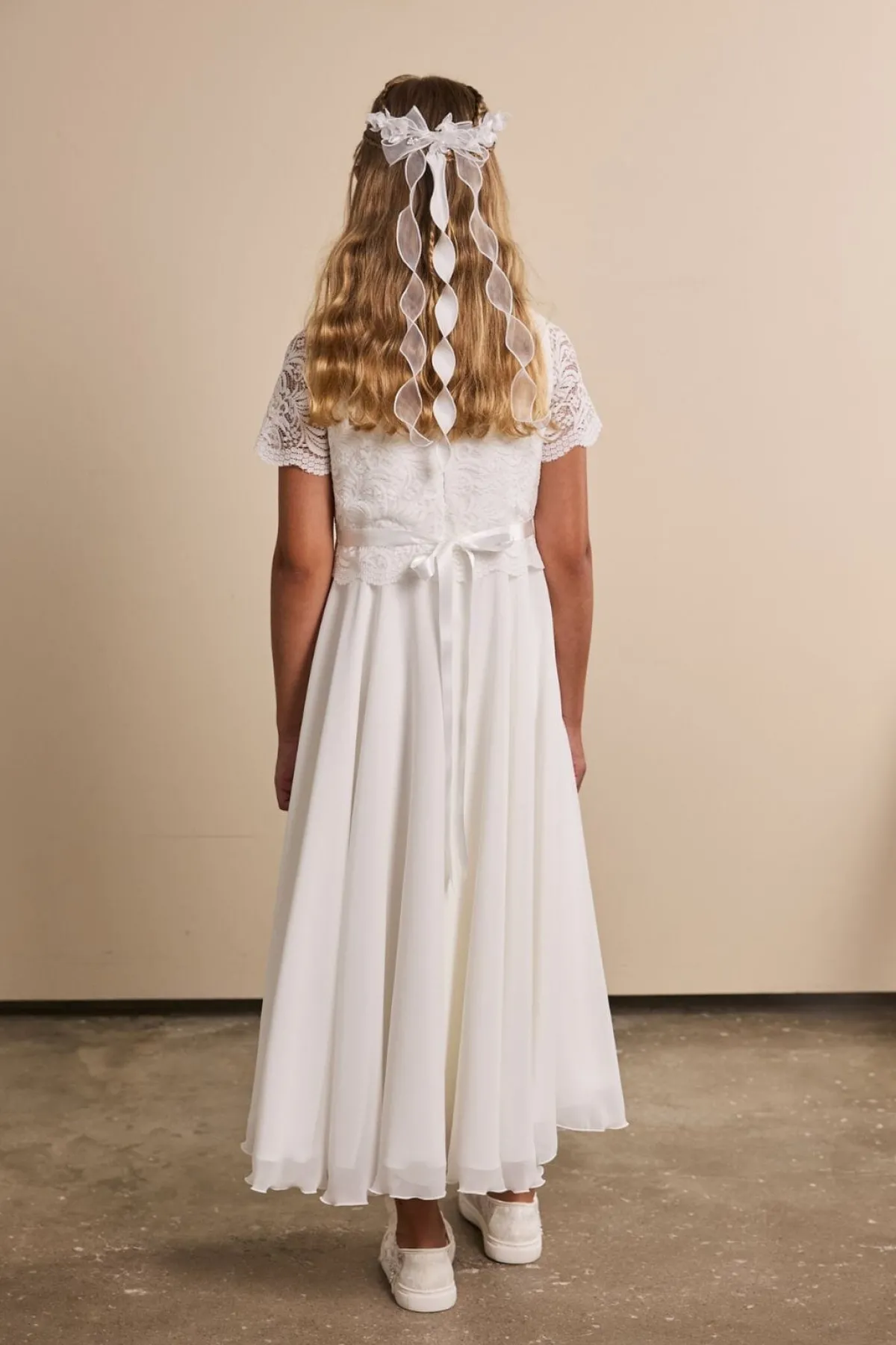 Kommunionkleid mit Spitze im Boho-Stil<Weise