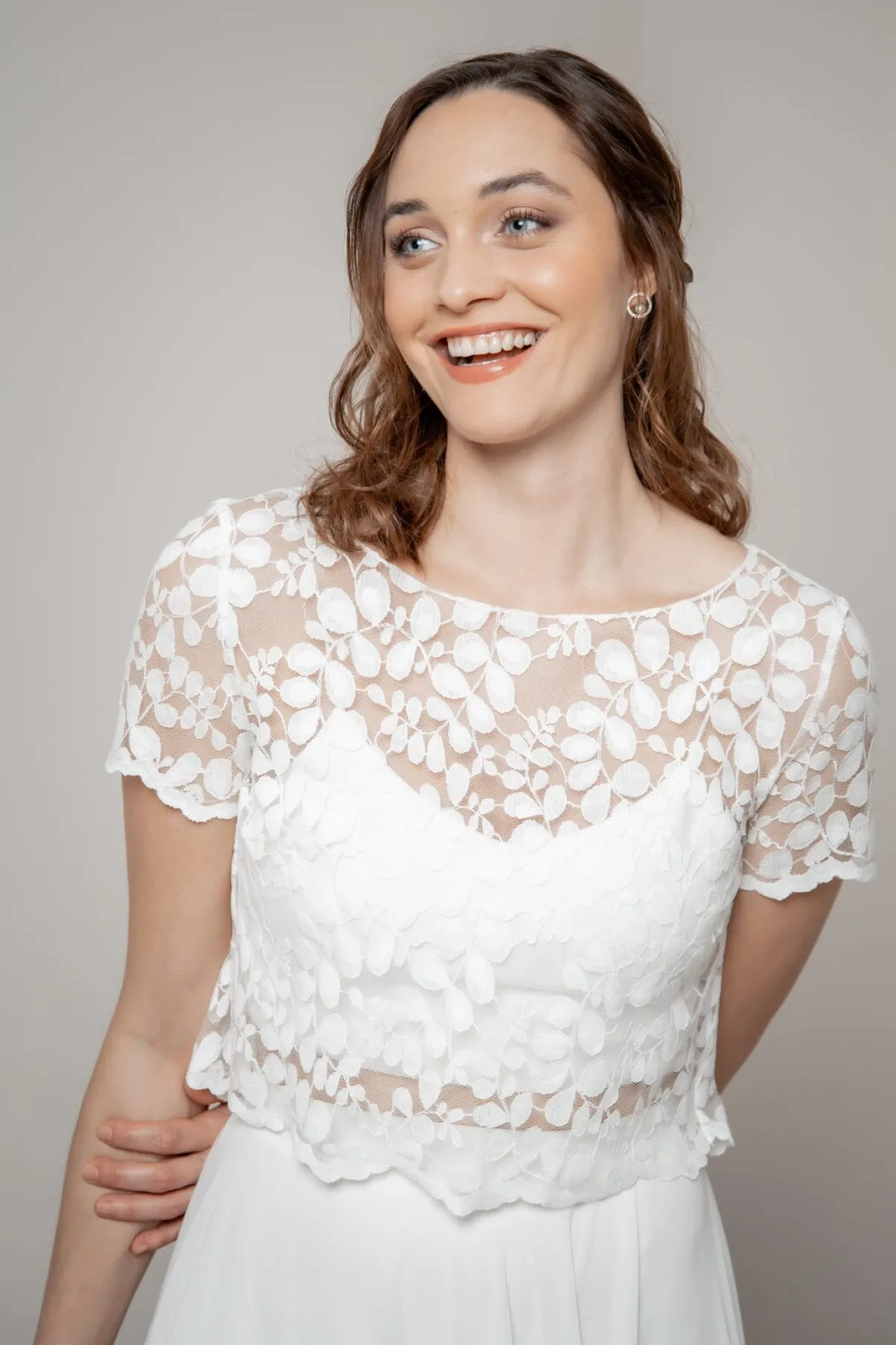 Kurzarm-Braut Top aus Blätterspitze – Aza<noni Discount