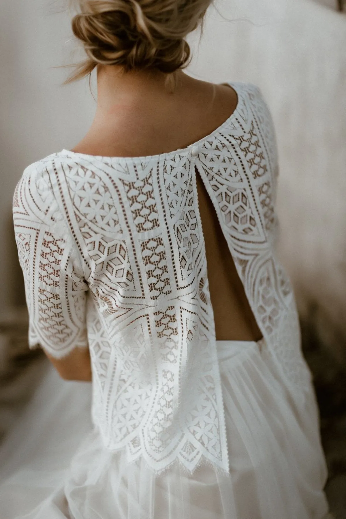 Kurzarm-Jäckchen aus Boho-Spitze in Ivory – Calista<noni Hot