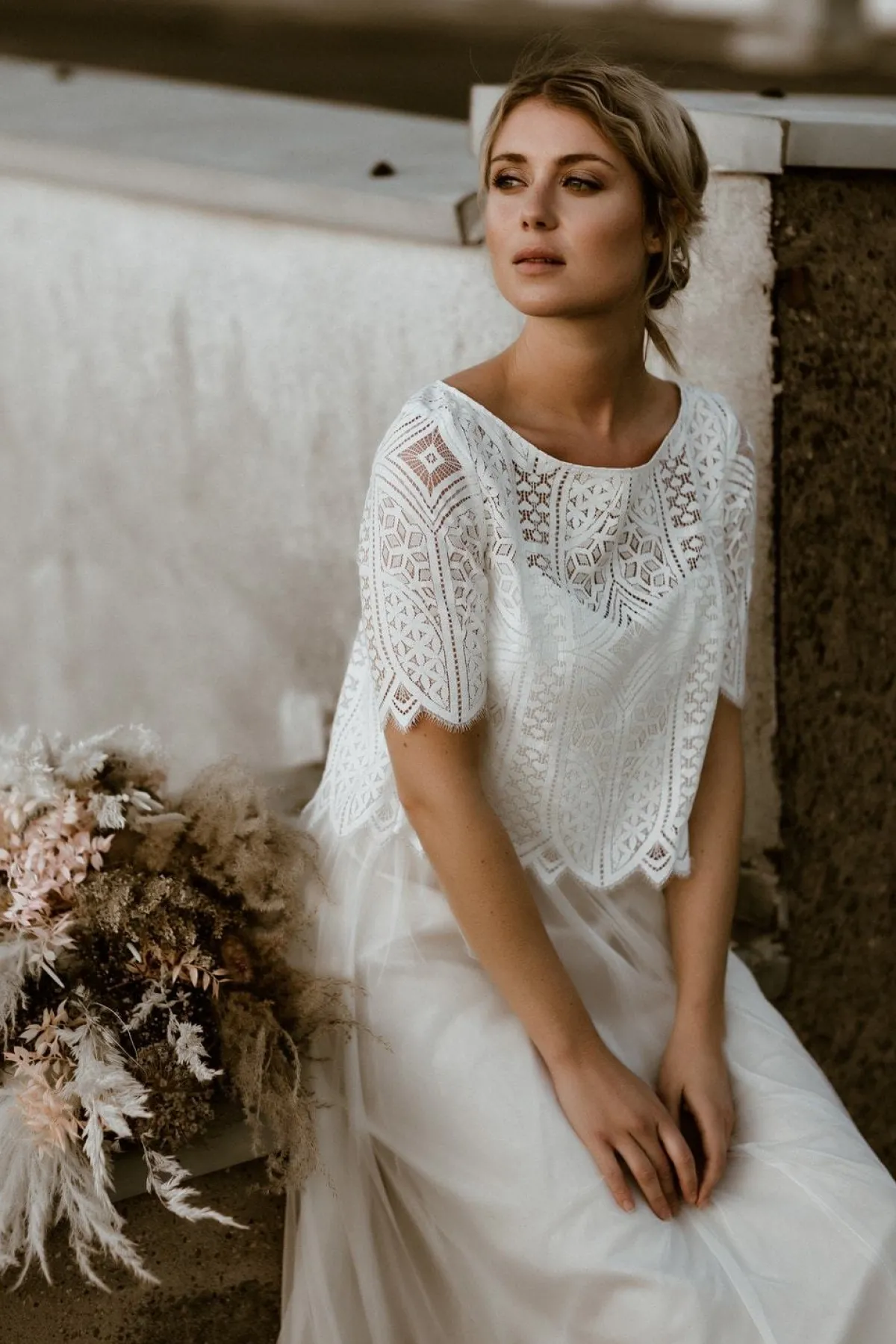 Kurzarm-Jäckchen aus Boho-Spitze in Ivory – Calista<noni Hot