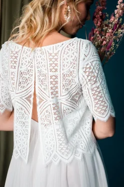 Kurzarm-Jäckchen aus Boho-Spitze in Ivory – Calista<noni Hot