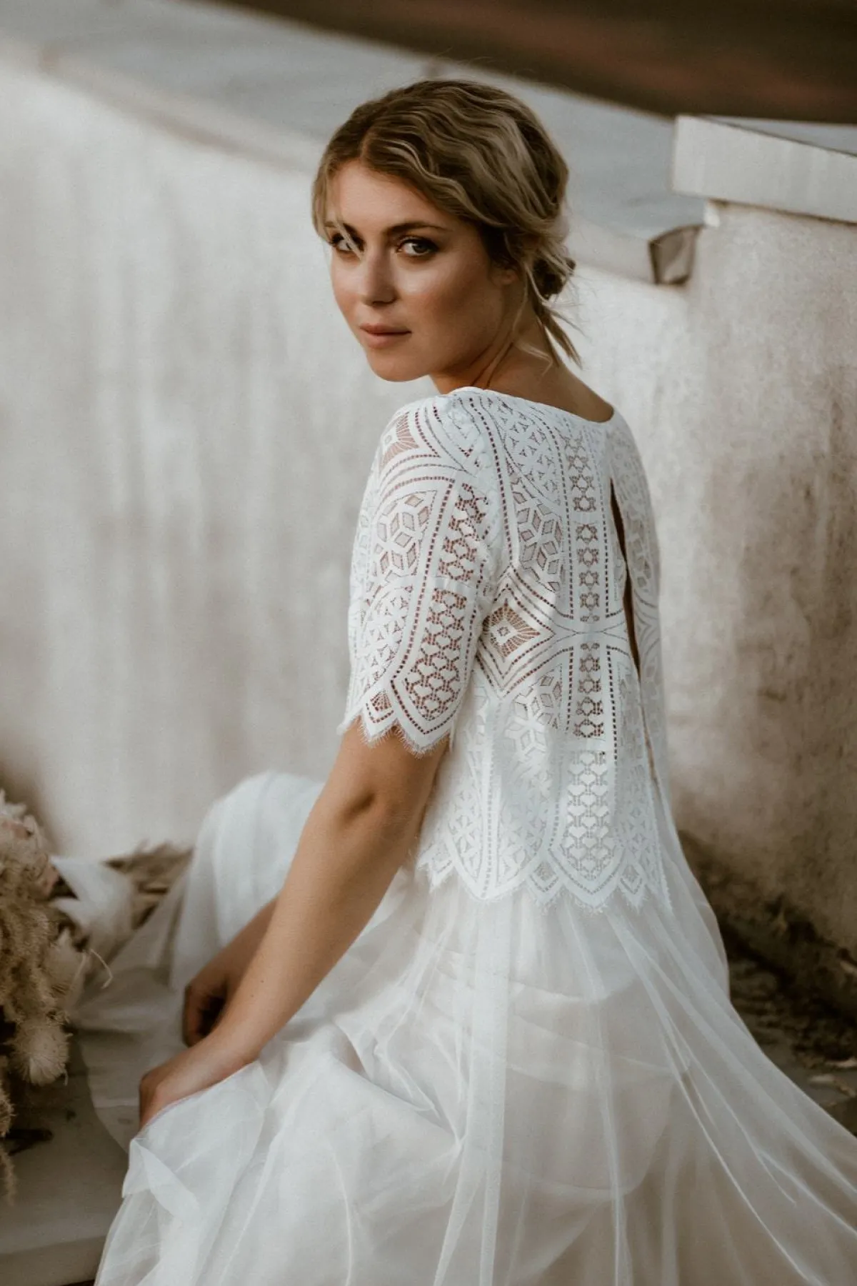 Kurzarm-Jäckchen aus Boho-Spitze in Ivory – Calista<noni Hot